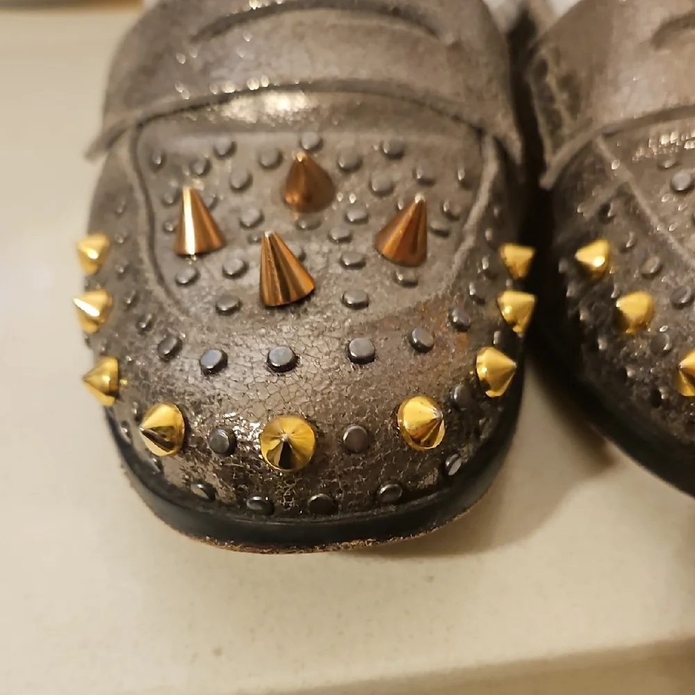 Women's Le Lis Lanc Metallic Gray Loafers with Gold Studs - Picture 6 of 9